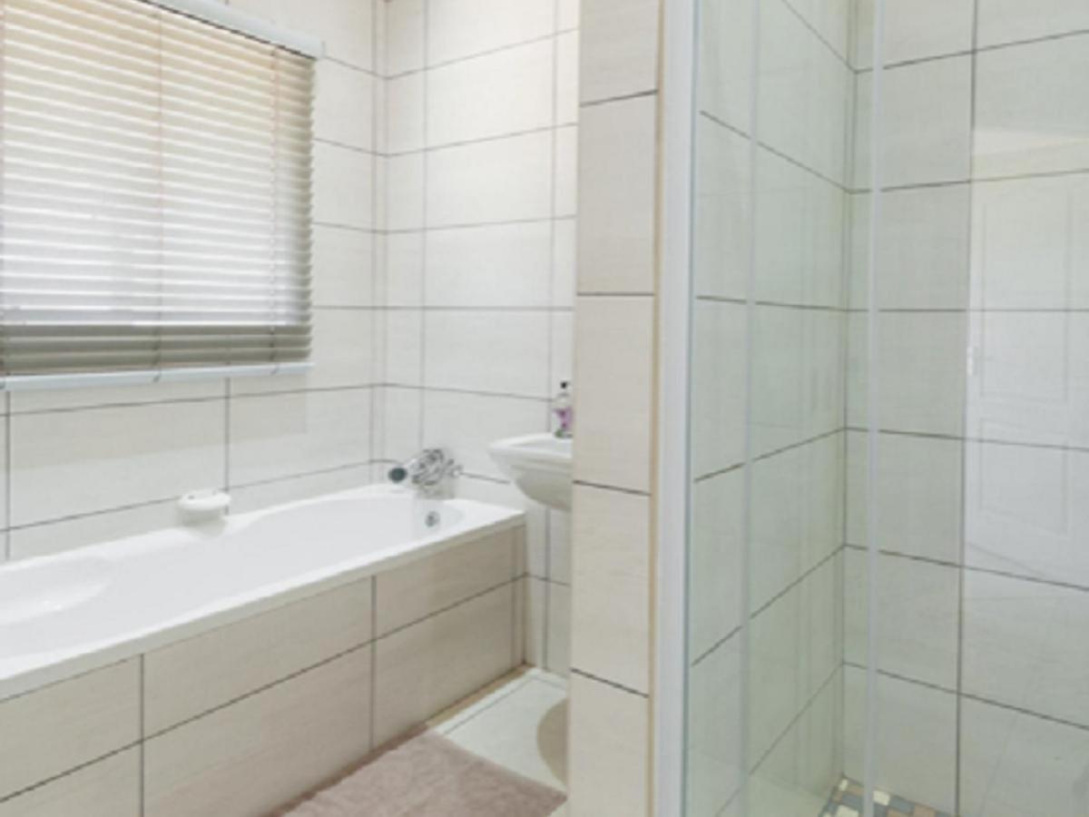 Flying Ostrich Guesthouse & Self-Catering Accommodation Mariental Quarto foto